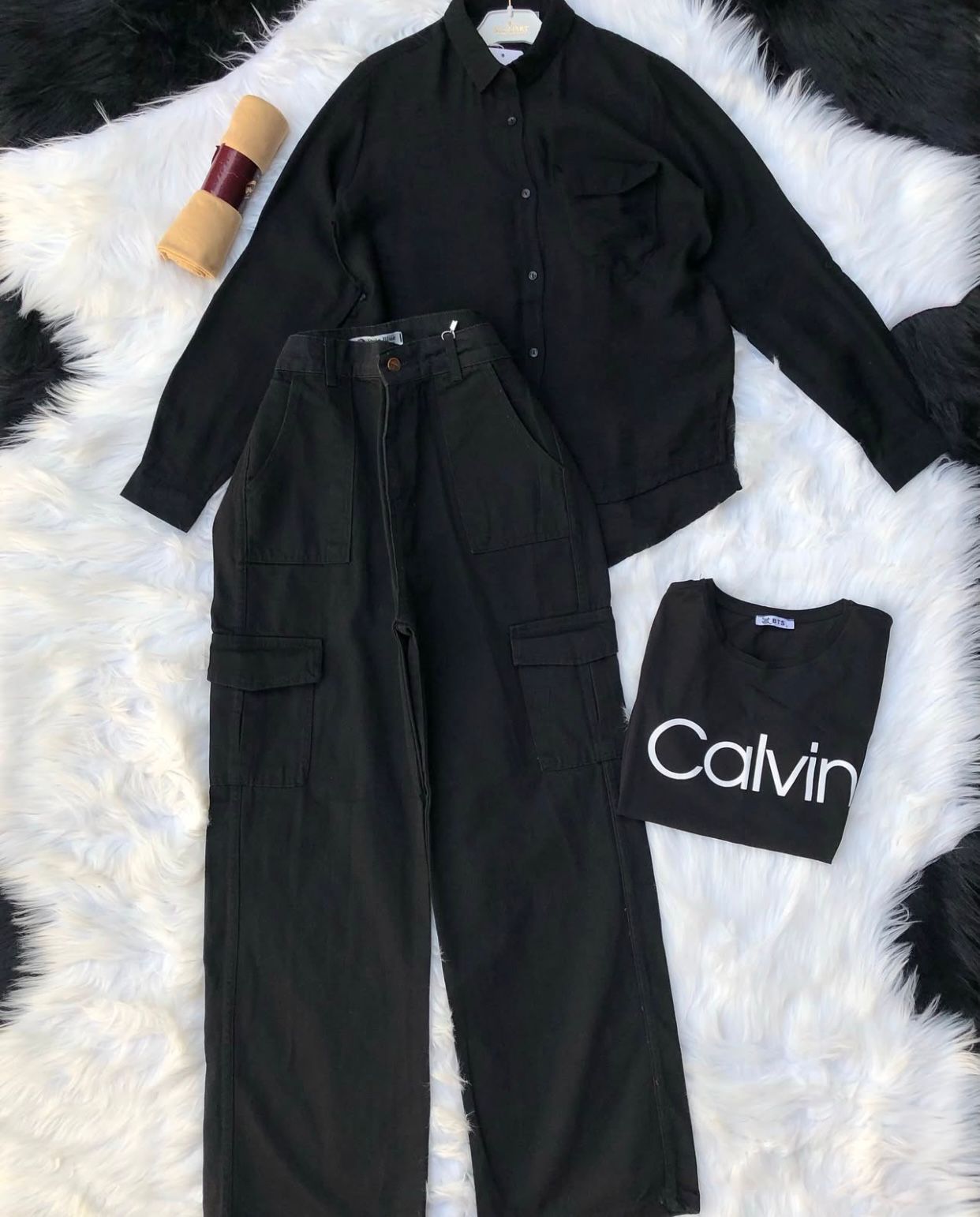 BUTTON DOWN SHIRT WITH CARGO JEANS