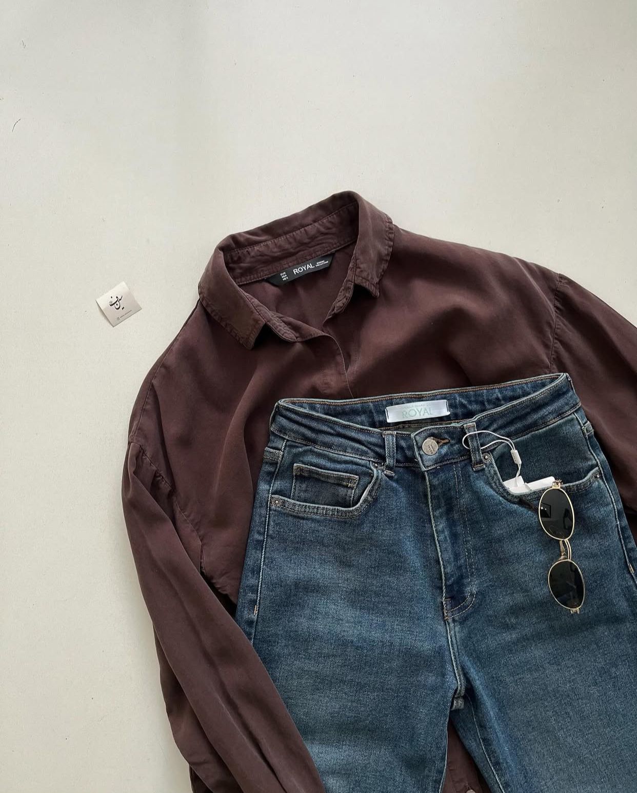 BUTTON DOWN SHIRT AND JEANS