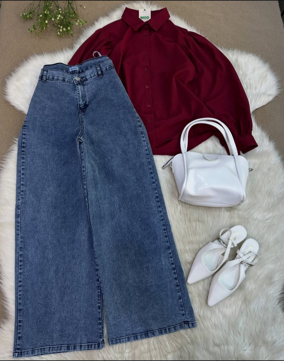 BUTTON DOWN SHIRT WITH WIDE LEG JEANS